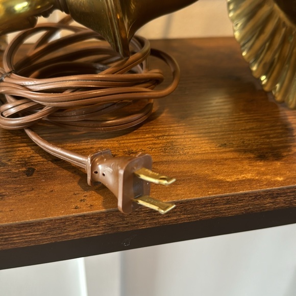 Vintage Brass Ornate Regency Double
Light Table Desk Lamp with 2 blue shades - Picture 6 of 16